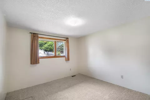 Bedroom - 950 SW Mies, Pullman, WA 99163 photo 5 of 5