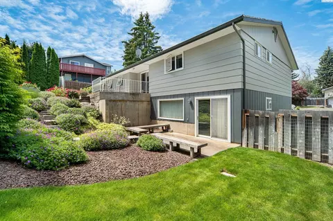 Exterior - 950 SW Mies, Pullman, WA 99163 photo 4 of 8