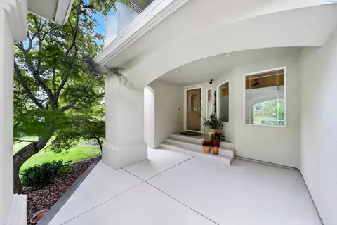 4401 Candy Mountain Ave, West Richland, WA 99353