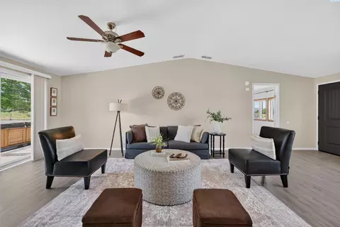 251 Hanson Loop, Burbank, WA 99323 photo 9