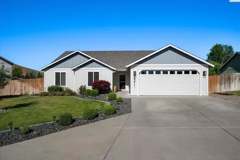 3211 S Highlands Blvd, West Richland, WA 99353