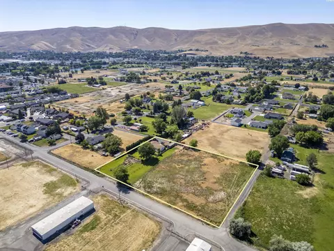 340 S Nunn Rd, Prosser, WA 99350