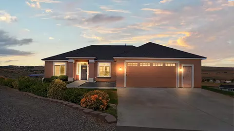 16904 E Love Ln, Benton City, WA 99320