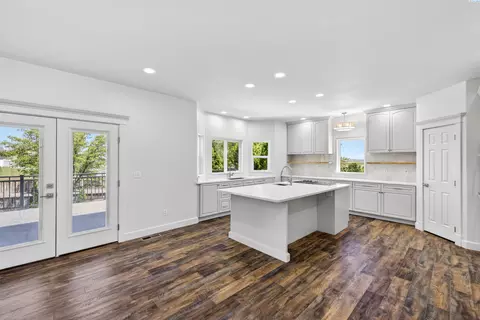 Kitchen - 3807 Adobe Ct, Pasco, WA 99301 photo 2 of 3