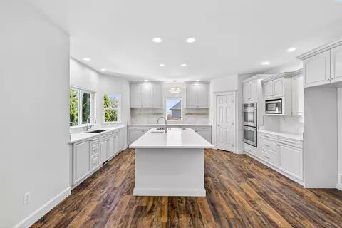 Kitchen - 3807 Adobe Ct, Pasco, WA 99301 photo 1 of 3
