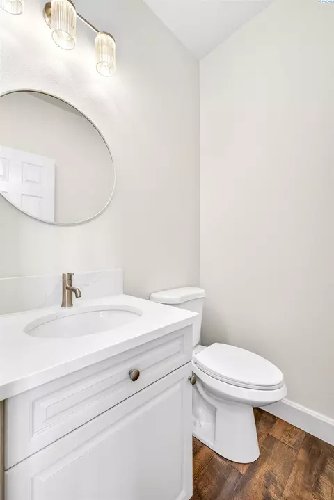 Bath - 3807 Adobe Ct, Pasco, WA 99301 photo 1 of 9