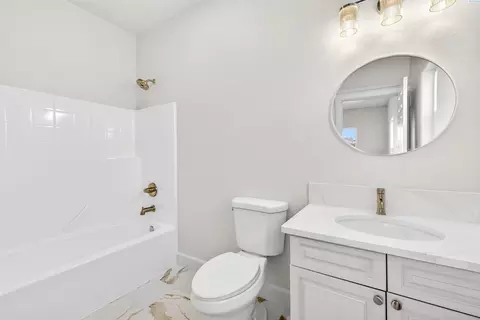 Bath - 3807 Adobe Ct, Pasco, WA 99301 photo 2 of 9