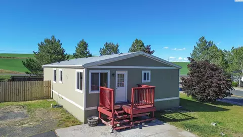 255 NW Golden Hills Dr #2, Pullman, WA 99163