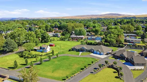 903 W 22nd Pl, Kennewick, WA 99337