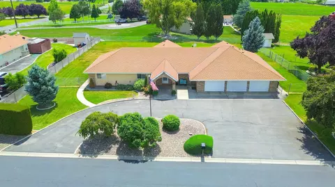 50 Flagstone Ln, Sunnyside, WA 98944