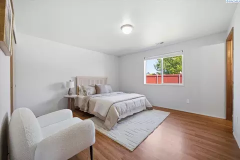 Bedroom - 6615 Comiskey Dr, Pasco, WA 99301 photo 7 of 7