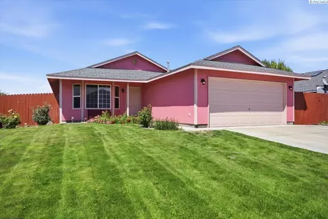 6615 Comiskey Dr, Pasco, WA 99301