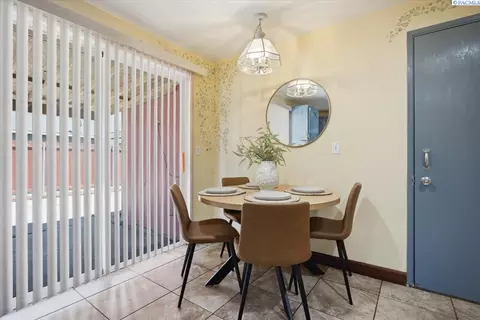 Dining - 6615 Comiskey Dr, Pasco, WA 99301 photo 1 of 1