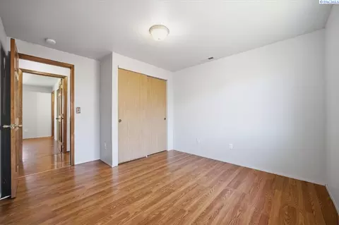 Bedroom - 6615 Comiskey Dr, Pasco, WA 99301 photo 4 of 7