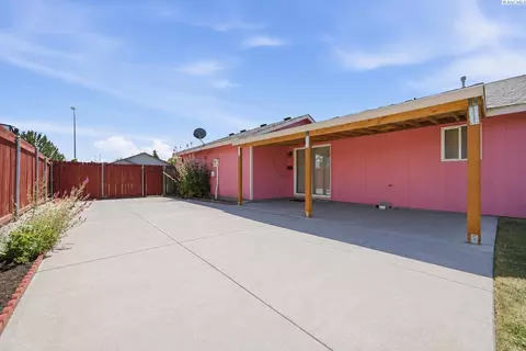 Exterior - 6615 Comiskey Dr, Pasco, WA 99301 photo 2 of 6