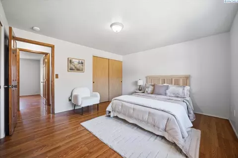 Bedroom - 6615 Comiskey Dr, Pasco, WA 99301 photo 5 of 7