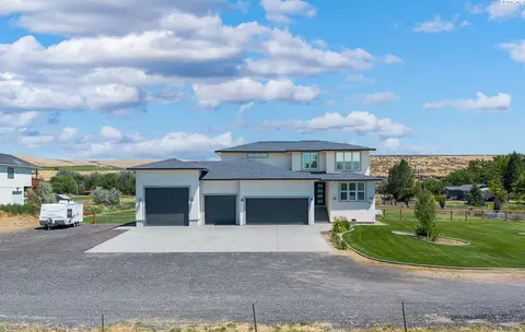 9216 E Pendleton Rd, Benton City, WA 99320