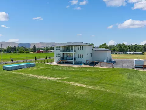 9216 E Pendleton Rd, Benton City, WA 99320