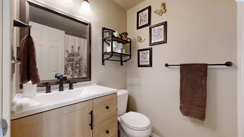 Bath - 5207 Texada Ln, Pasco, WA 99301 photo 2 of 2