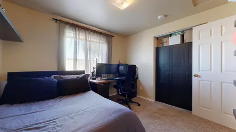 Bedroom - 5207 Texada Ln, Pasco, WA 99301 photo 4 of 6