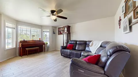5207 Texada Ln, Pasco, WA 99301 photo 4
