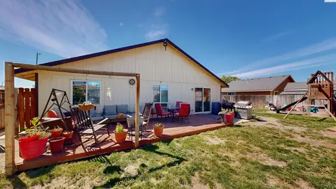 Exterior - 5207 Texada Ln, Pasco, WA 99301 photo 3 of 4
