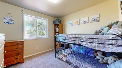 Bedroom - 5207 Texada Ln, Pasco, WA 99301 photo 5 of 6