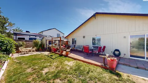 Exterior - 5207 Texada Ln, Pasco, WA 99301 photo 2 of 4
