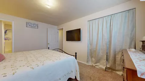 Bedroom - 5207 Texada Ln, Pasco, WA 99301 photo 2 of 6