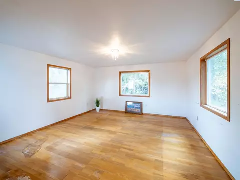 Living - 2201 Kitzmiller Rd, Pullman, WA 99163 photo 1 of 6