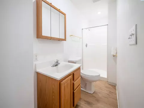 Bath - 2201 Kitzmiller Rd, Pullman, WA 99163 photo 1 of 3