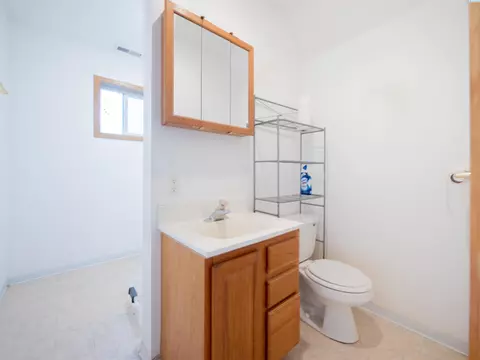 Bath - 2201 Kitzmiller Rd, Pullman, WA 99163 photo 3 of 3