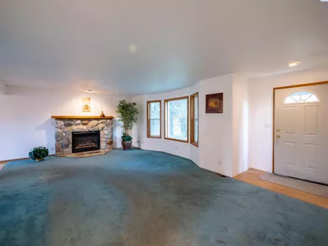 Living - 2201 Kitzmiller Rd, Pullman, WA 99163 photo 5 of 6