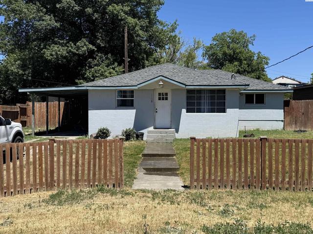1109 Maple Way, Zillah, WA 98953