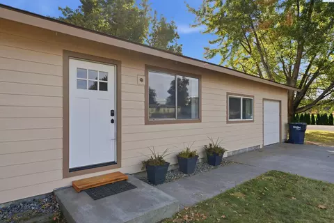 3701 Grant Loop, West Richland, WA 99353