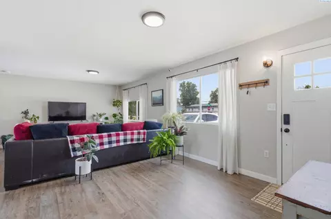 3701 Grant Loop, West Richland, WA 99353