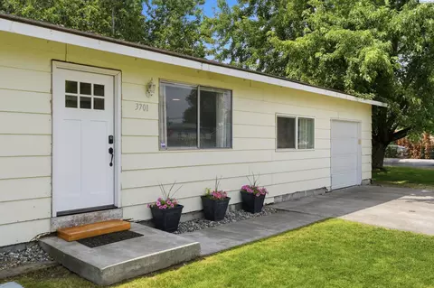 3701 Grant Loop, West Richland, WA 99353