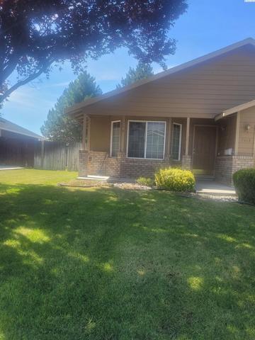 6408 Robinson Dr, Pasco, WA 99301