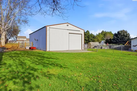 Exterior - 8715 Bell St, Pasco, WA 99301 photo 4 of 15