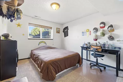 Bedroom - 8715 Bell St, Pasco, WA 99301 photo 5 of 6
