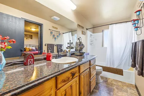 Bath - 8715 Bell St, Pasco, WA 99301 photo 3 of 3