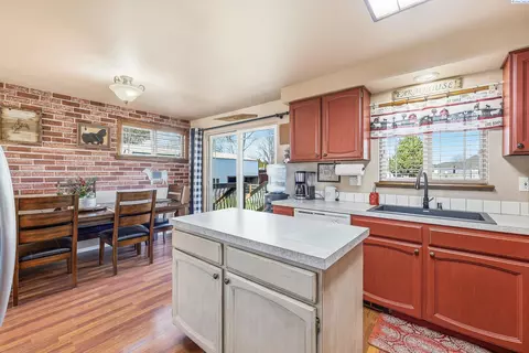 Kitchen - 8715 Bell St, Pasco, WA 99301 photo 5 of 5