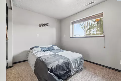 Bedroom - 8715 Bell St, Pasco, WA 99301 photo 6 of 6