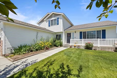 7811 Skagit Ln, Pasco, WA 99301