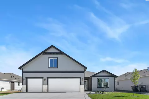 10107 Redbud Dr, Pasco, WA 99301