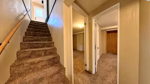 Entry Way - 1020 NW Charlotte St, Pullman, WA 99163 photo 3 of 3