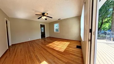 Living - 1020 NW Charlotte St, Pullman, WA 99163 photo 1 of 3