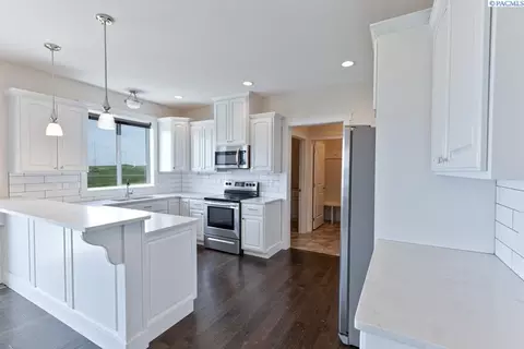 Kitchen - 1505 SW Capri Ct, Pullman, WA 99163 photo 2 of 7