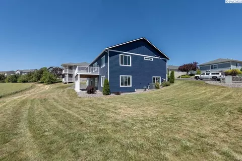 Exterior - 1505 SW Capri Ct, Pullman, WA 99163 photo 6 of 6