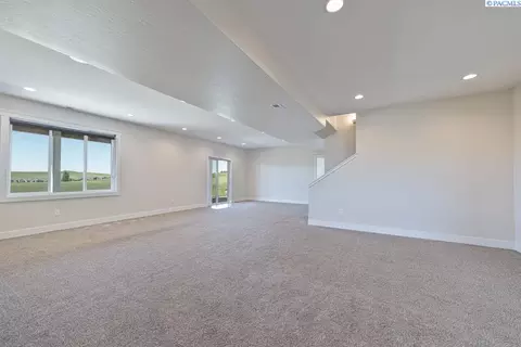 Living - 1505 SW Capri Ct, Pullman, WA 99163 photo 5 of 5